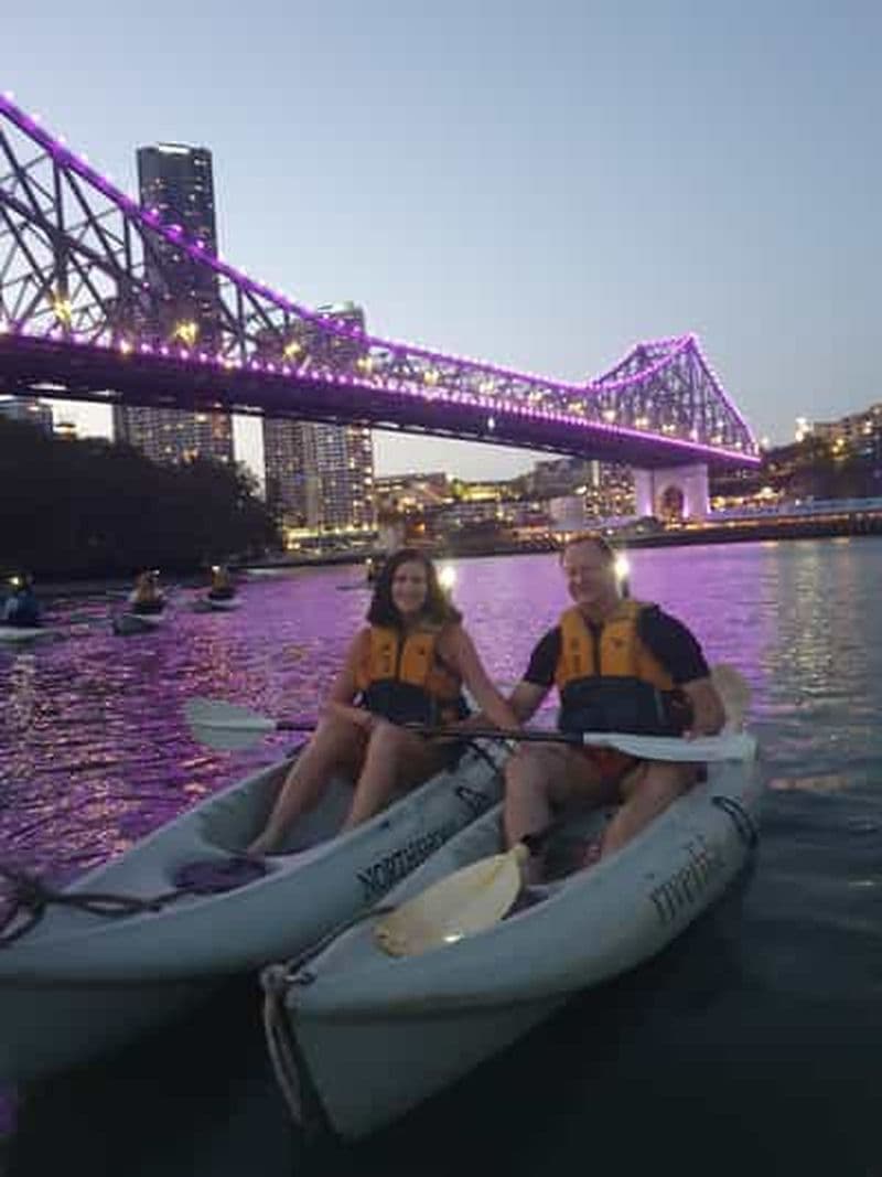 Brisbane : visite nocturne en kayak de la rivière illuminée
