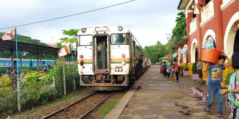 Visite d'une jounée à Yangon avec promenade en train circulaire