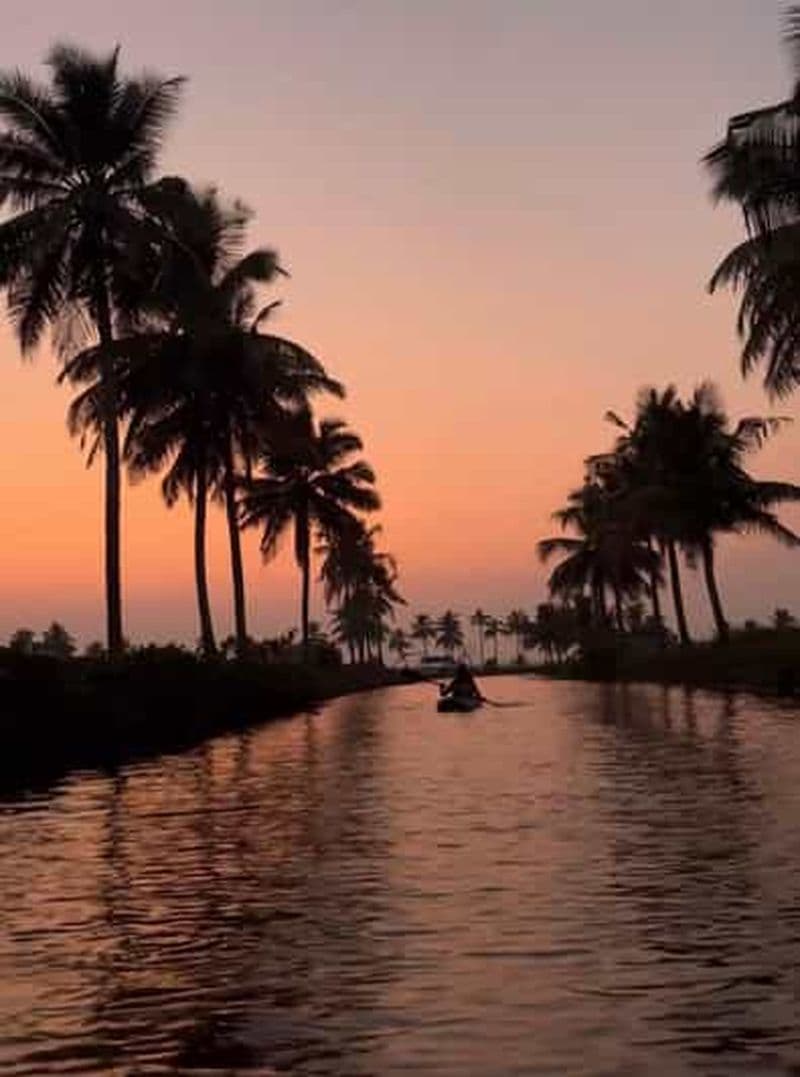 Aventures en kayak à Kadamakkudy, kochi avec transferts