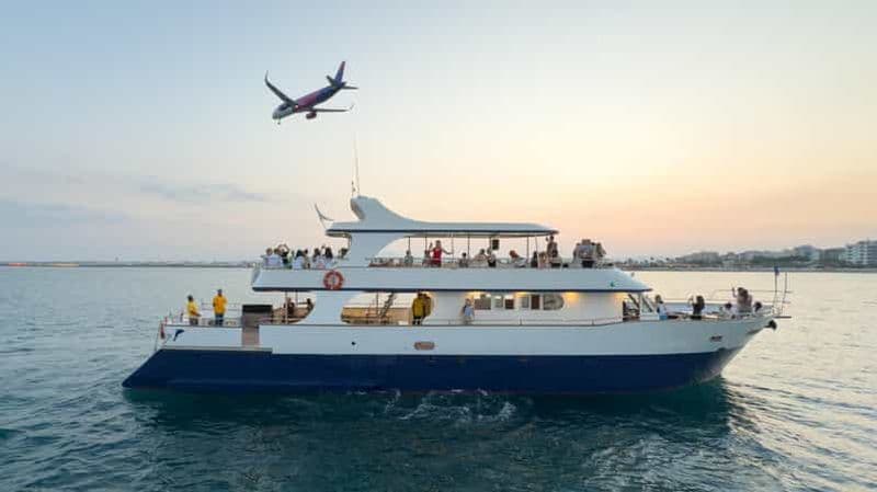 Billet Larnaca : croisière au coucher du soleil avec un verre de vin