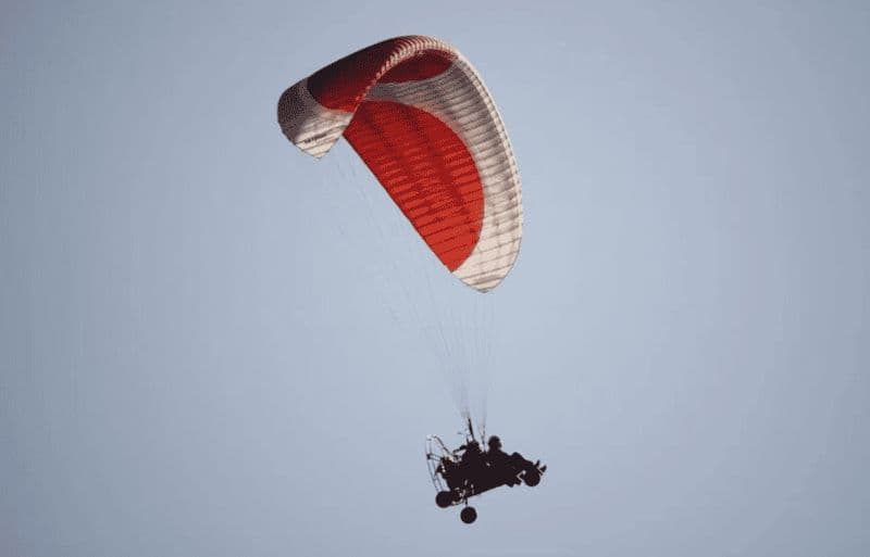 Vang Vieng : bateau à longue queue, parapente et prise en charge à l'hôtel