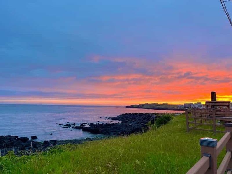 Billet Jeju : Yoga sur la plage au lever et au coucher du soleil avec Yumi Yoga