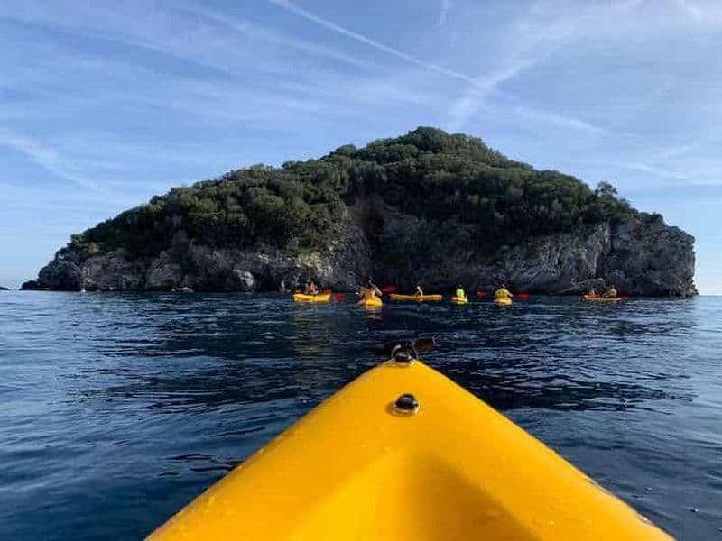 Parc marin de l'île de Bergeggi : visite guidée en kayak