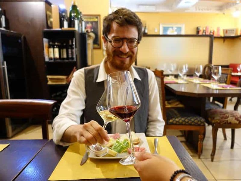 Dégustation de vins près du Palais Royal de Turin avec plateau repas