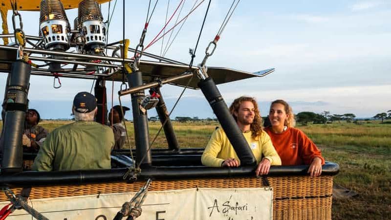Serengeti : vol en montgolfière avec petit-déjeuner au champagne