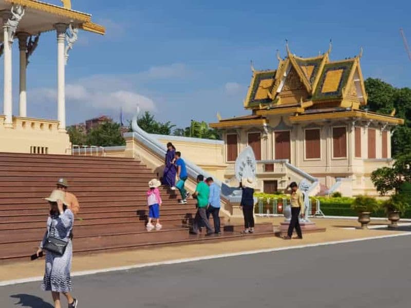 Phnom Penh : visite guidée de 2 jours avec le palais royal et le marché