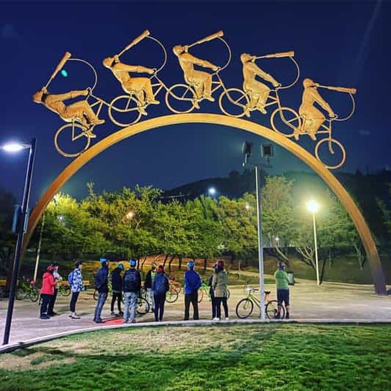 Excursion à vélo sur la rivière Mapocho au coucher du soleil