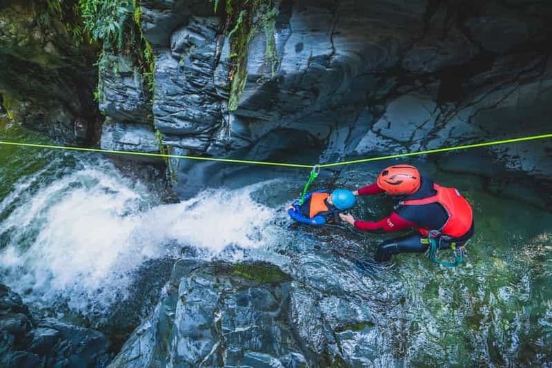 Queenstown : Aventure de canyoning d'une demi-journée