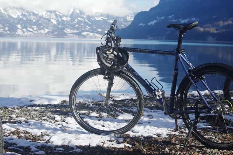 Visite hivernale d'Interlaken en vélo électrique : rivières, lacs et forêts