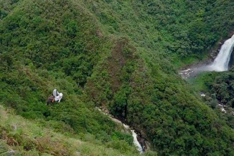 Depuis Medellin : Zipline épique et chute d'eau géante