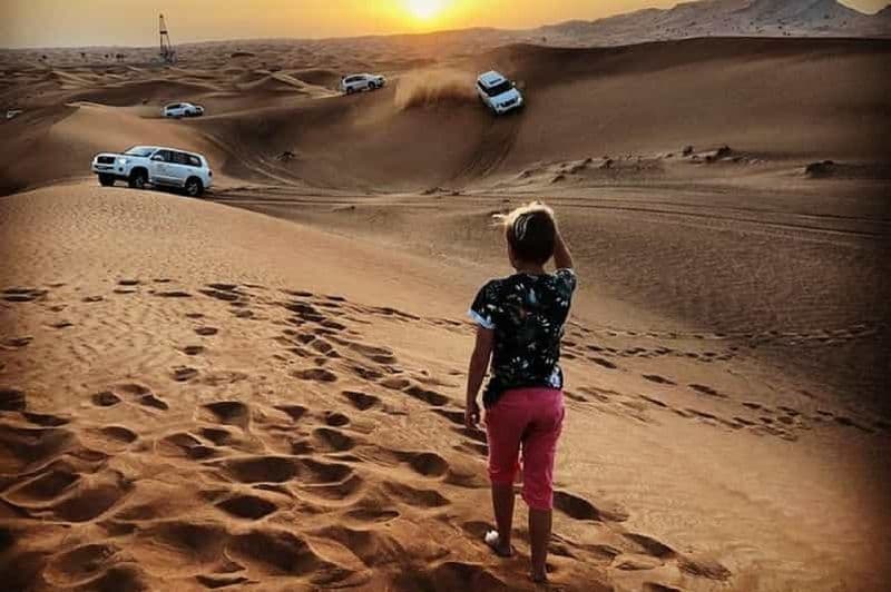 Billet Dubaï : Dunes rouges : soirée en quad, saut de dunes avec barbecue