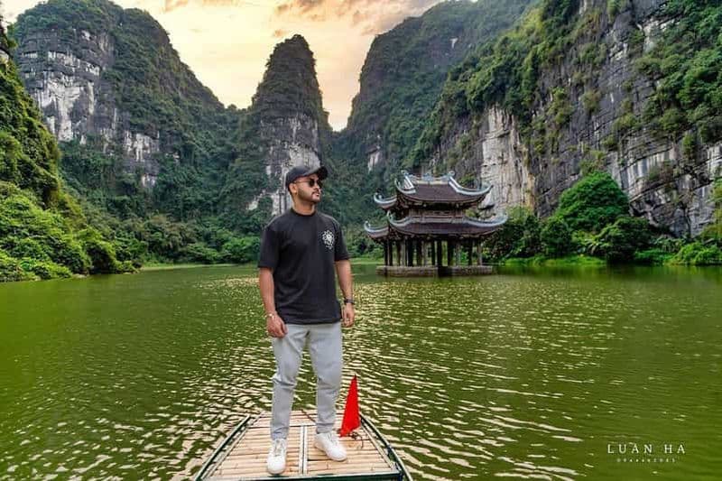 Hanoï : village de tissage de roseau ou Trang An, grotte de Mua et Hoa Lu