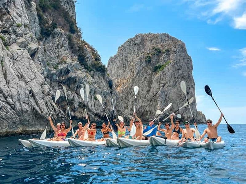 Capri : excursion en kayak dans les grottes et sur les plages avec photos GoPro