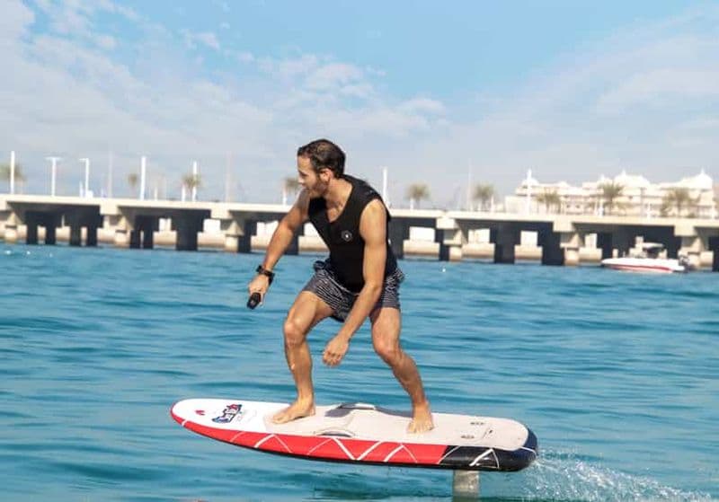 Dubaï : Location de planches de surf Efoil ou Hydrofoil électrique
