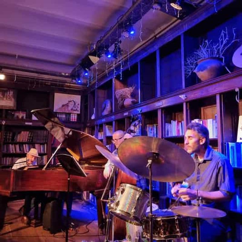 Visite pied à pied de Recoleta et spectacle de jazz en direct