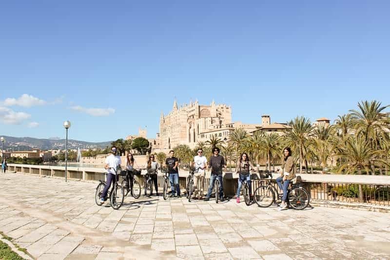 Visite guidée de la vieille ville de Palma de Majorque à vélo et tapas