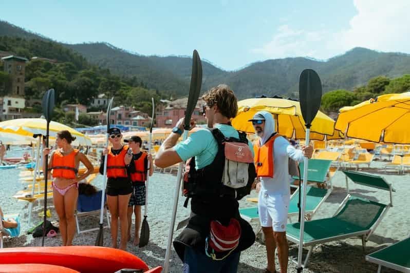 De Monterosso à Vernazza : visite guidée des Cinque Terre en kayak