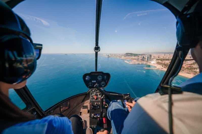 Barcelone : excursion en bateau et vol panoramique en hélicoptère