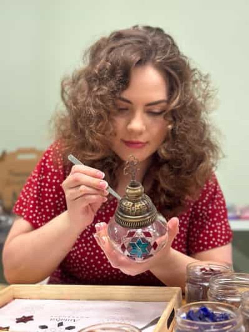 Billet Vieille ville d'Antalya : atelier traditionnel de fabrication de lampes ou bougies en mosaïque