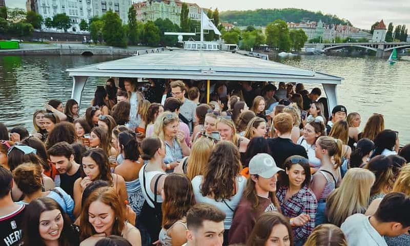 Prague : Banana Boat Party avec DJ Music, Shots + After Party