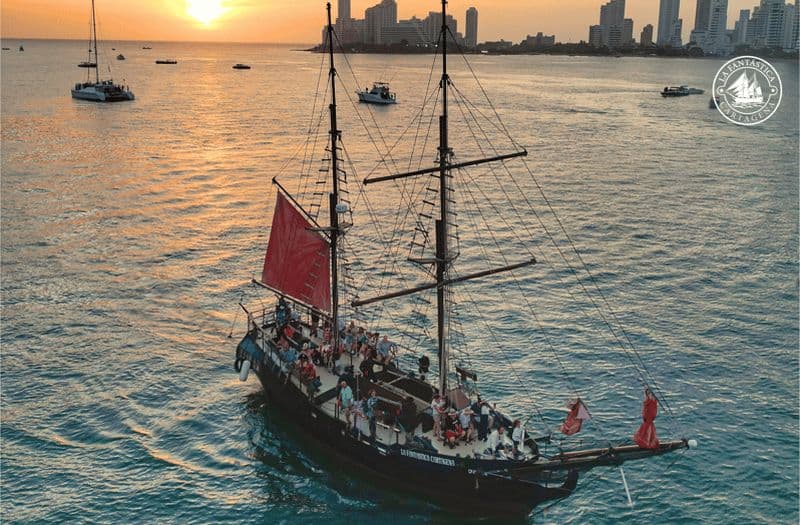 Cartagena, CO : Sunset Skyline Pirate Boat Tour avec boissons