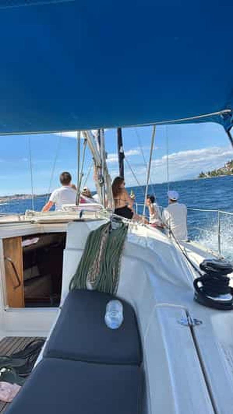 Zadar : Mer, soleil et vent : demi-journée d'aventure en voilier