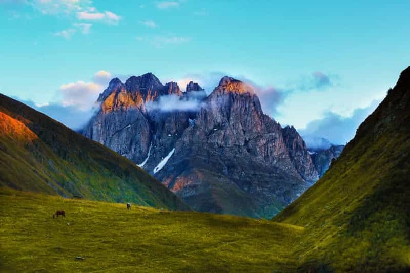Excursion d'une journée de Tbilissi à Gudauri et Kazbegi en Jeep