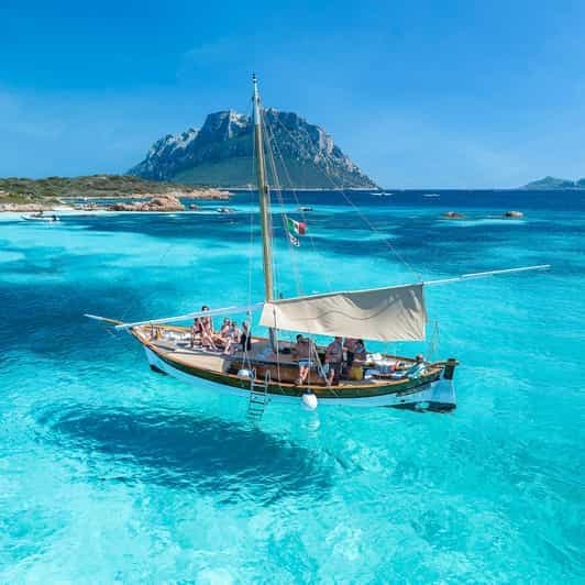 Billet Au départ de San Paolo : Croisière sur les îles Tavolara et Molara avec déjeuner