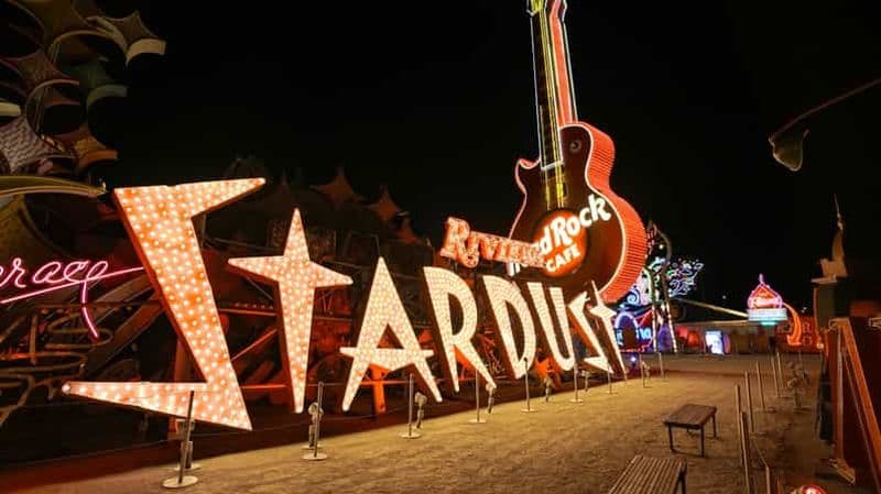 Las Vegas : Vol de nuit en hélicoptère et visite du Neon Museum
