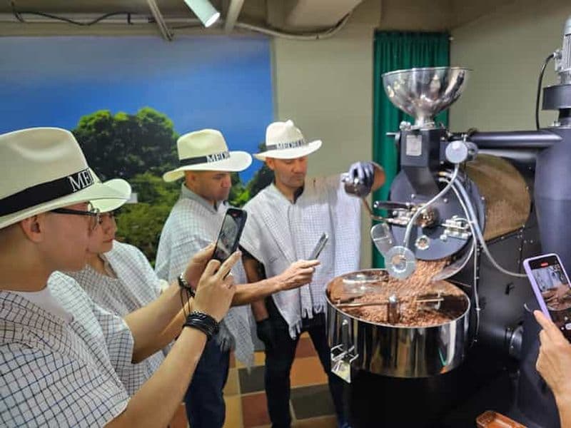 Expérience du café avec démonstration de torréfaction dans la Comuna 13