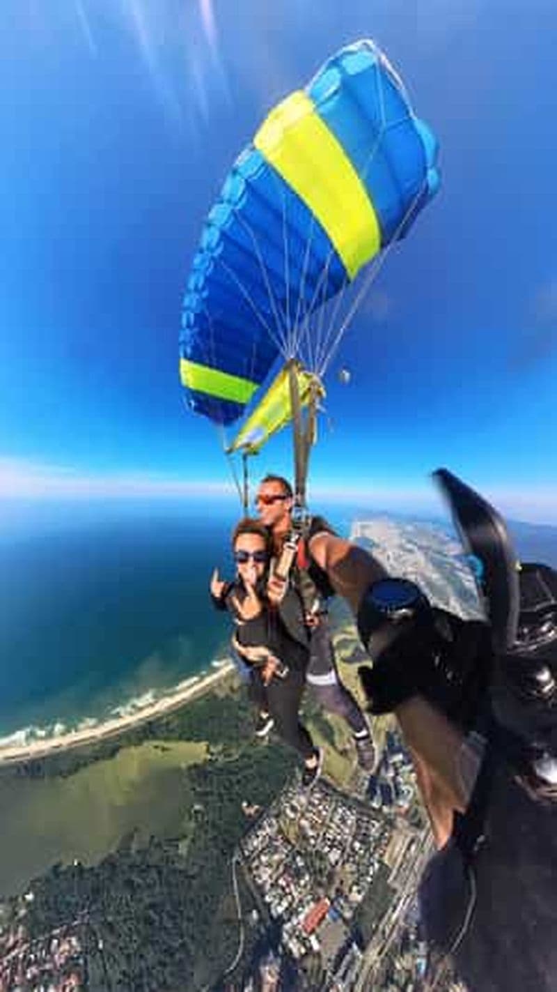 Rio de Janeiro : saut en parachute tandem avec vue imprenable sur la ville