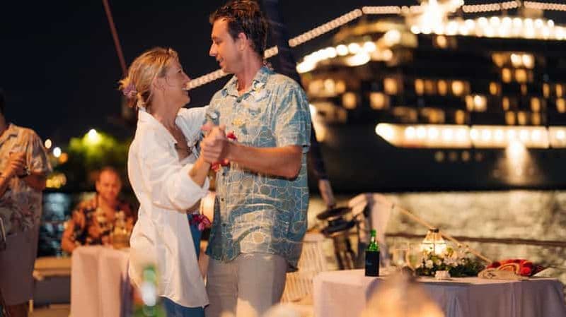 Bali Benoa : Croisière romantique de 5 plats avec musique live