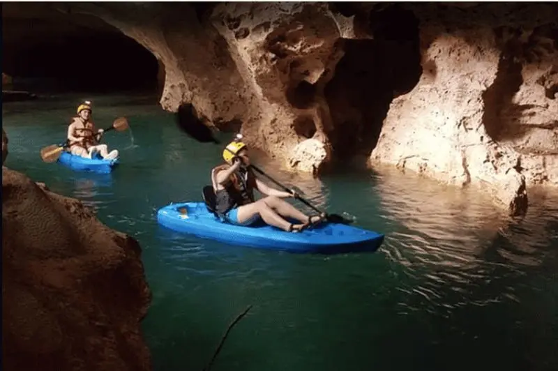 Belize City : Kayak dans les grottes, tyrolienne et visite de la grotte de cristal