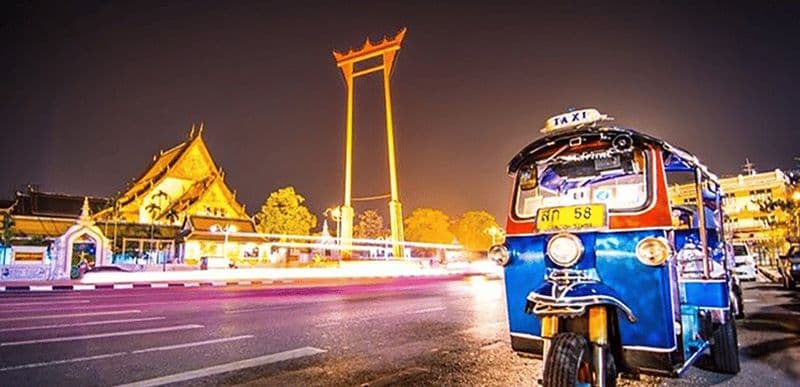 Billet Bangkok : aventure en tuk-tuk, Chinatown, gastronomie Michelin et temples