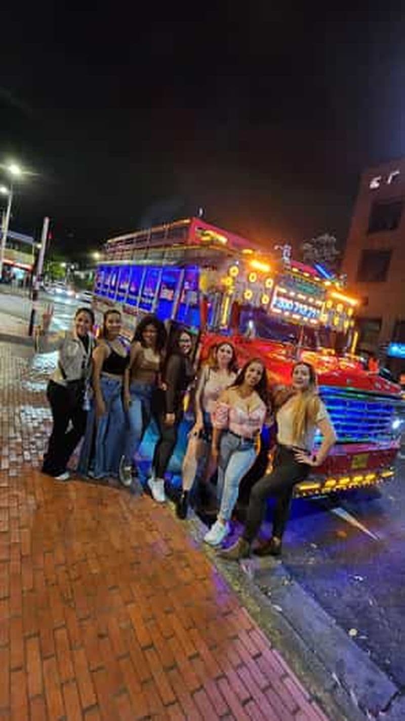 Billet Medellin : Bus de la fête avec DJ et dégustations de cuisine de rue