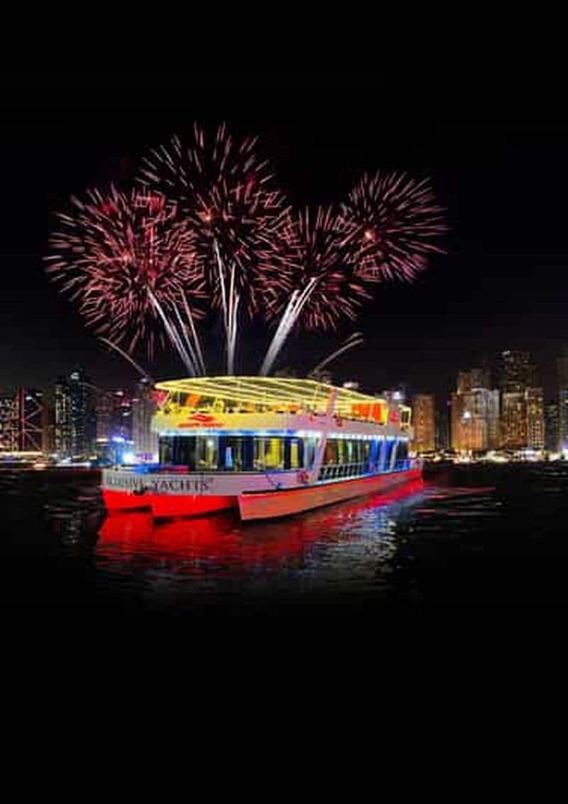 Bateau de fête NYE à Dubaï avec DJ, buffet et bar à bord