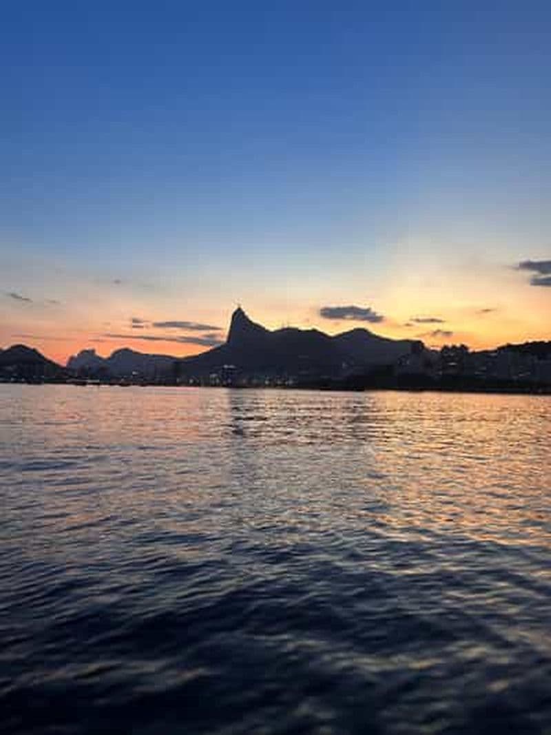 Rio de Janeiro : Excursion en hors-bord - Coucher de soleil avec bière