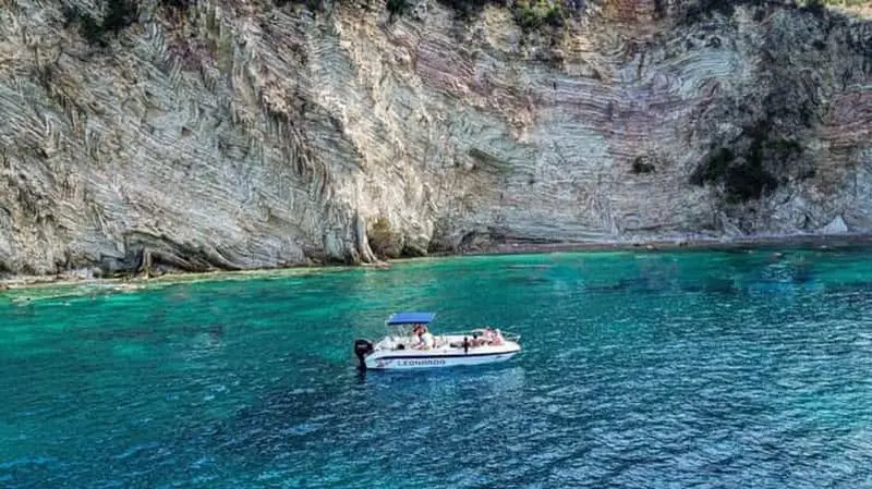 Saranda : sortie en bateau, grottes et plages avec snorkeling