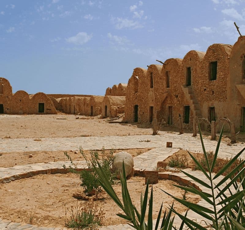 Au départ de Djerba : Journée complète à Tataouine et Chenini avec les dunes de sable
