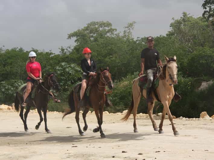 Bayahibe : Randonnée à cheval avec collations locales et rivière