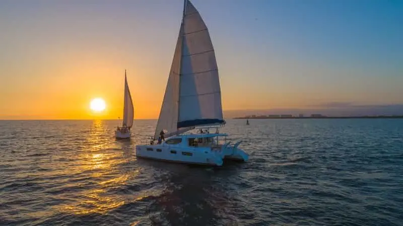 Puerto Vallarta : Excursion à la voile de luxe dans la baie de Banderas au coucher du soleil