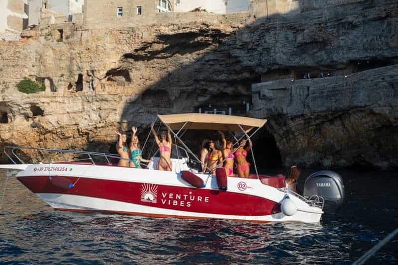 Grottes de Polignano : Tour en bateau avec plongée en apnée et apéritif