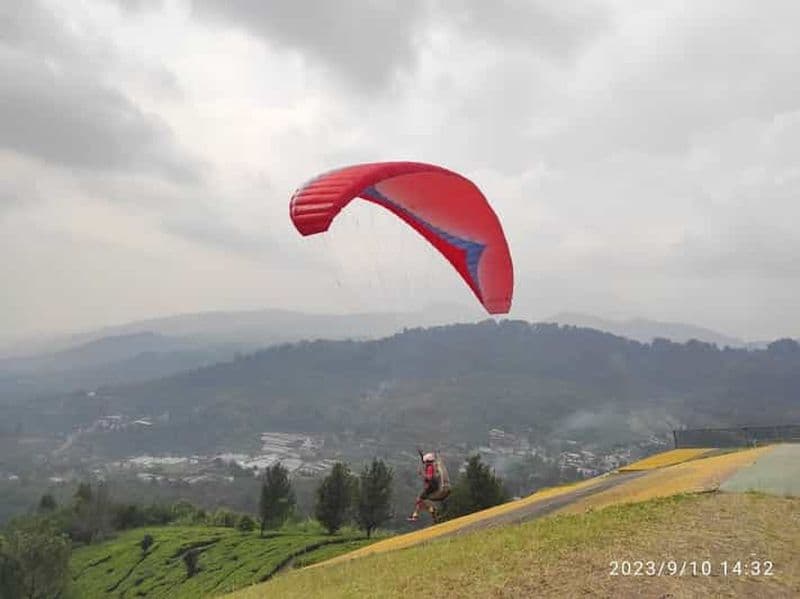 Bogor/West Java : Parapente avec pilote