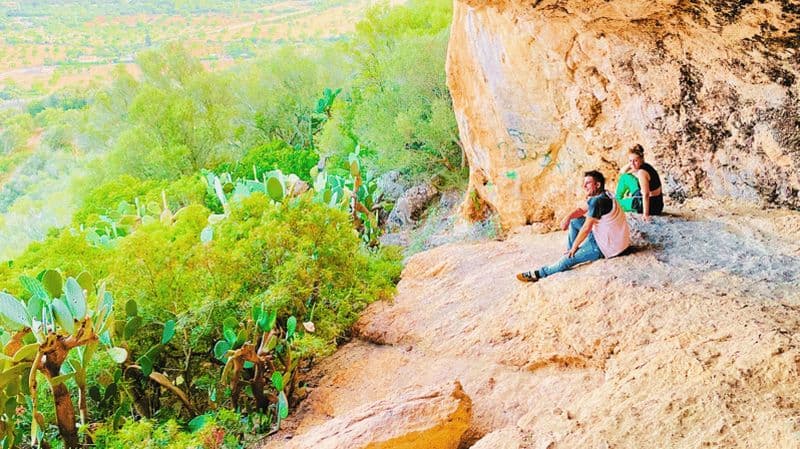 Billet Cala Millor : "Les hommes des cavernes", grotte sur une montagne, jeu amusant et randonnée