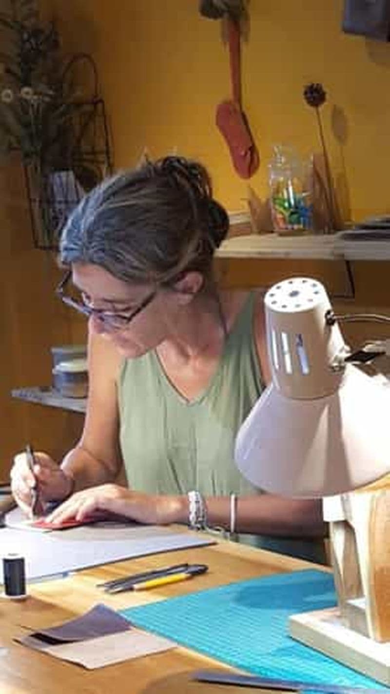 Découvrez la fabrication d'objets en cuir faits à la main pendant 2 heures à Hoi An