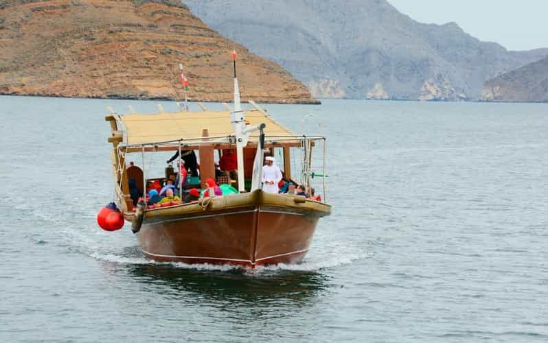 Khasab : Croisière d'une demi-journée à Khor Sham avec plongée en apnée et dauphins