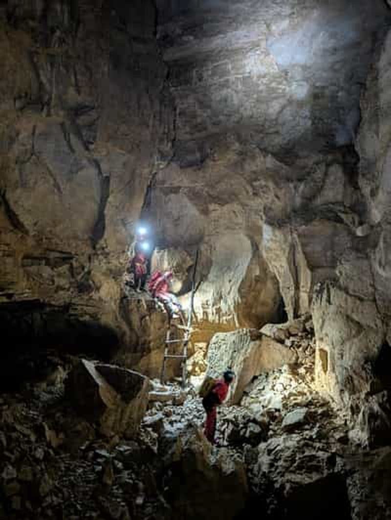 Expérience de spéléologie sauvage dans la grotte de Melouri près de Koutaïssi