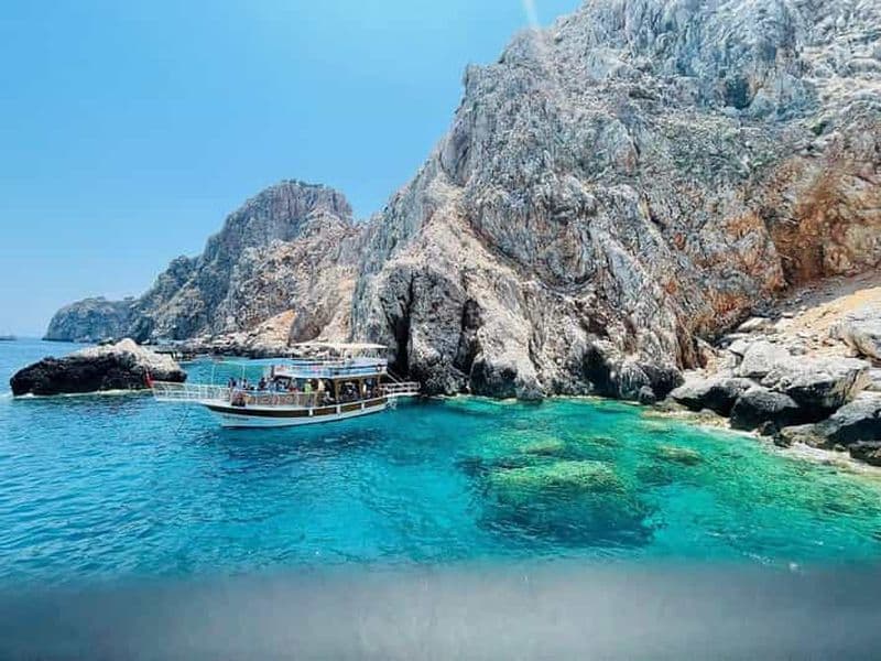 Île de Suluada : excursion d'une journée en bateau avec déjeuner et baignade