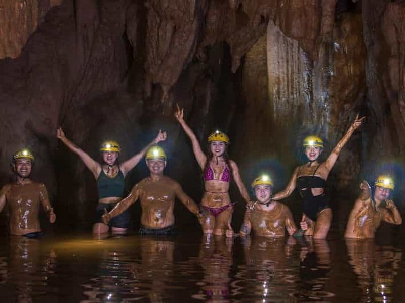 Phong Nha/Dong Hoi : Grotte de Phong Nha et tyrolienne dans la grotte obscure