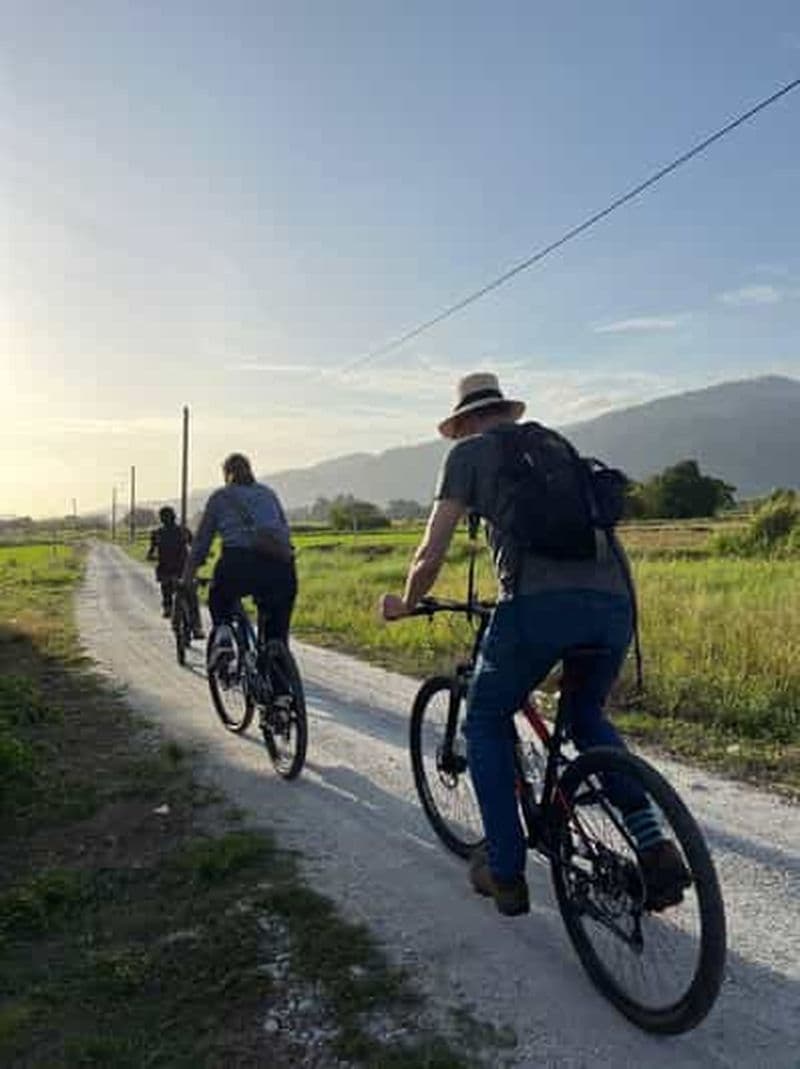 Billet Langkawi : Excursion à vélo dans la campagne, baignade dans une cascade et dessert